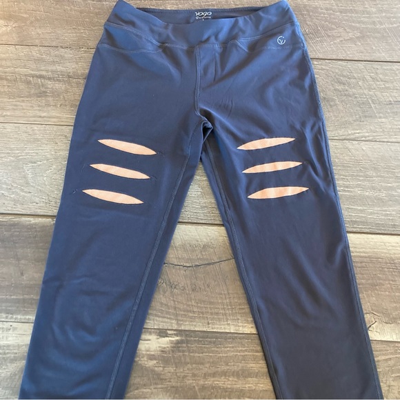 Small Vogo Athletica Gray and Orange Capri Leggings - Picture 4 of 10